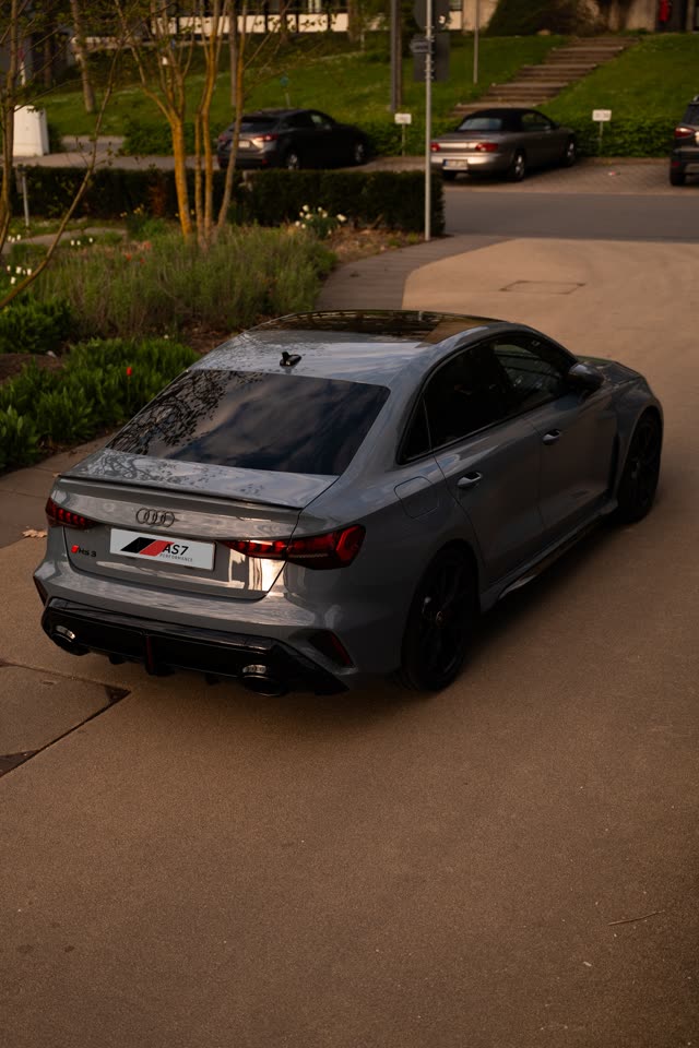 Audi RS3 von schräg hinten