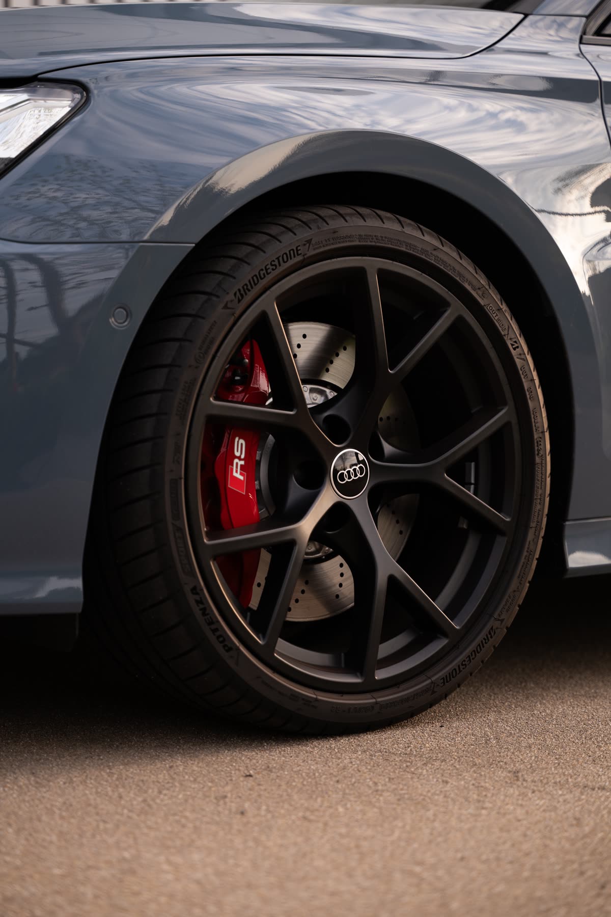 Audi RS3 Limousine – Kemoragrau Bild 7