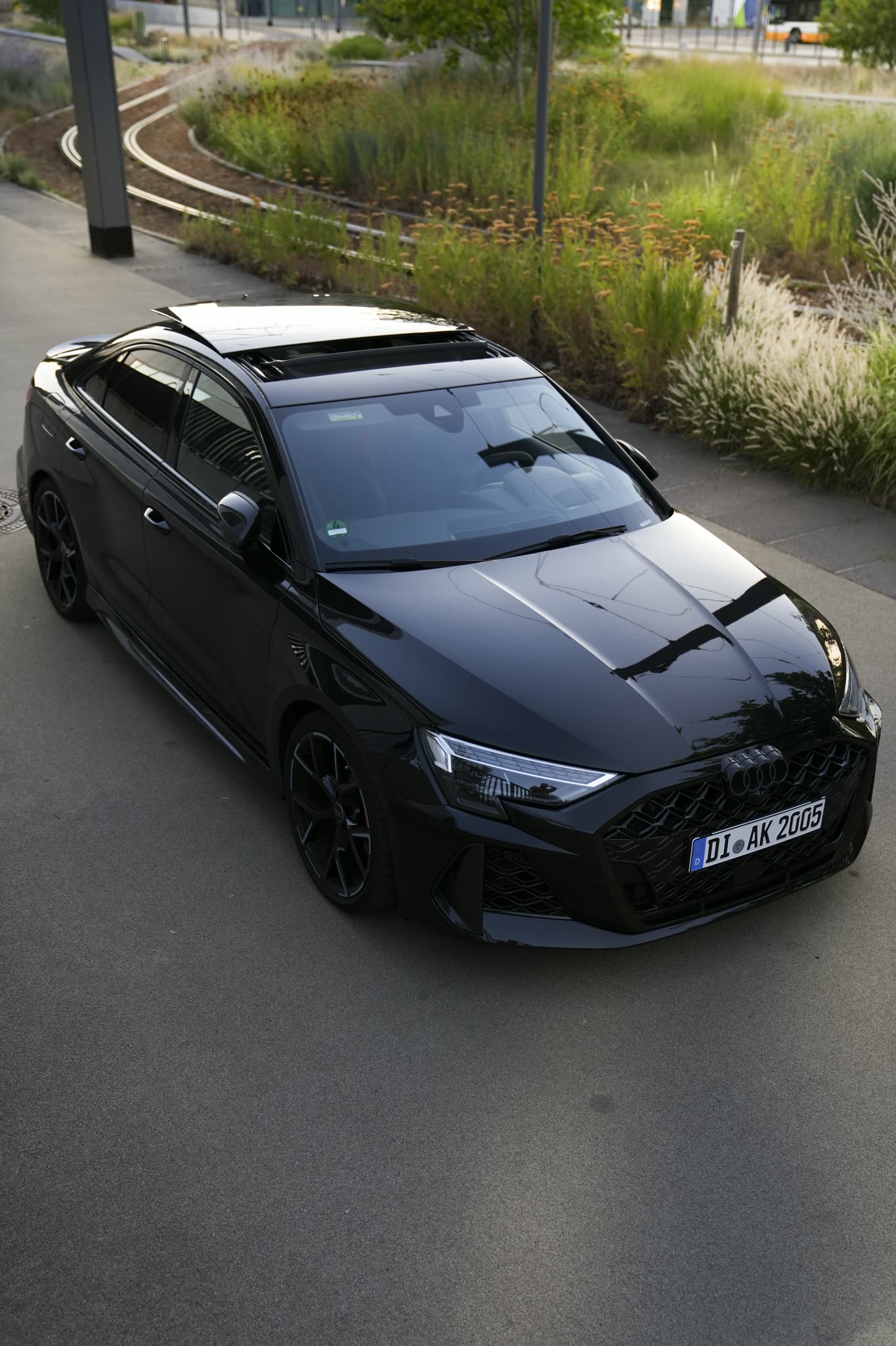 Audi RS3 Limousine – Schwarz Bild 3