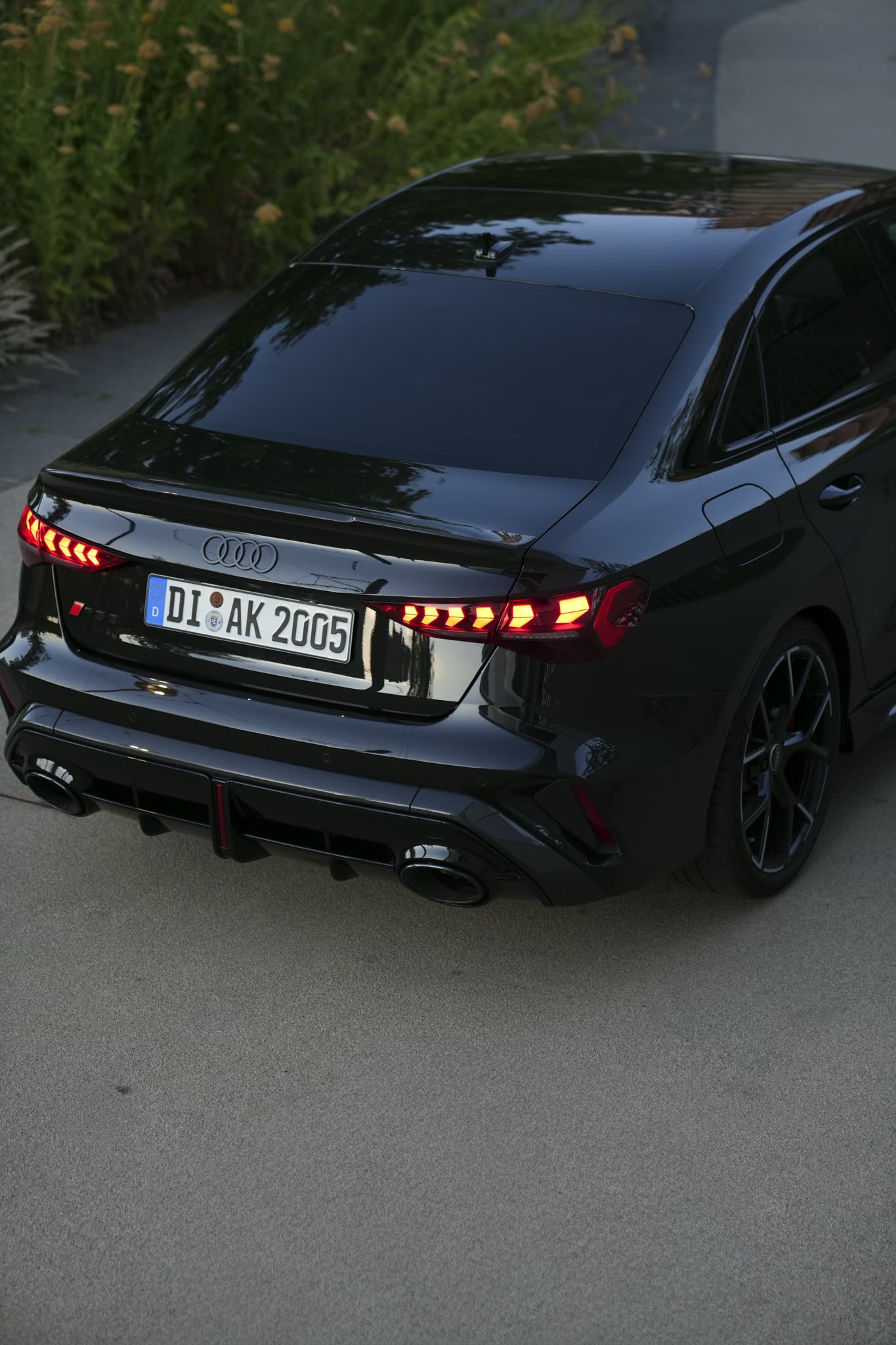 Audi RS3 Limousine – Schwarz Bild 2
